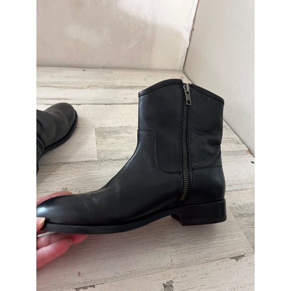 Frye woman’s black zippered ankle boots size 6B - Picture 6 of 8